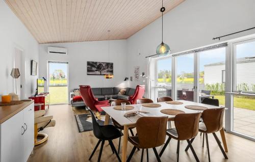 Snogebaek Casa | Amazing Home In Nexø With Wifi