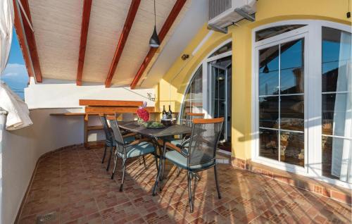 Oklaj Casa | Amazing Home In Oklaj With Wifi