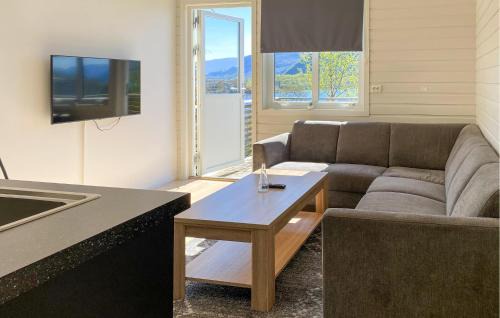 Ulstein Municipality Casa | Amazing Home In Ørsta With Wifi