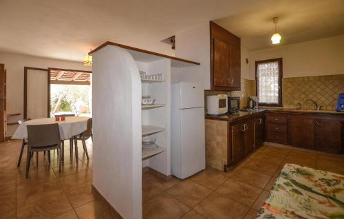 Querciolo Casa | Amazing Home In Querciolo With House A Mountain View