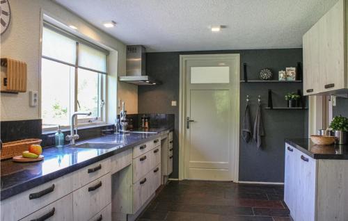 Scharendijke Casa | Amazing Home In Scharendijke With Wifi
