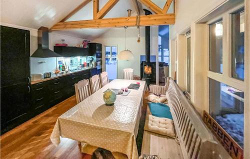 Stamsund Casa | Amazing Home In Stamsund With Kitchen