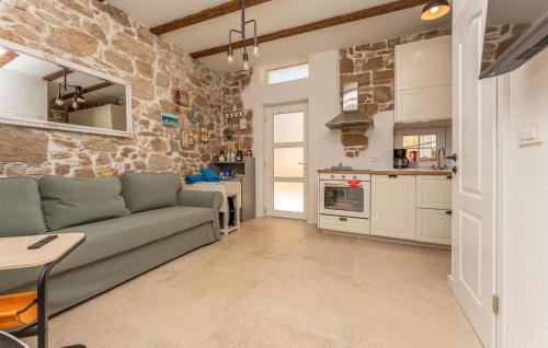 Kraj Casa | Amazing Home In Ugrinic