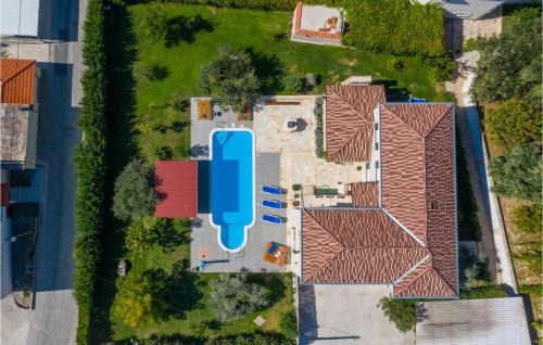 Zrnovnica Casa | Amazing Home In Zrnovnica