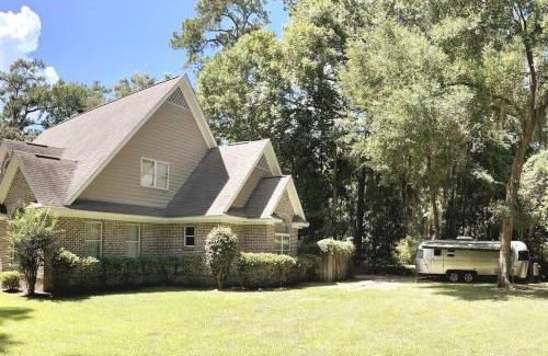 Whitemarsh Island Casa | Amazing Home & Modern Airstreams Near Beach & City Sleeps 22!