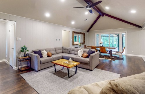 Bellville Casa | Amazing Home on 14 Acres - Vineyards, Pond & Trails - Newly Updated Kitchen