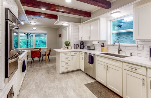 Bellville Casa | Amazing Home on 14 Acres - Vineyards, Pond & Trails - Newly Updated Kitchen