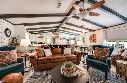 Middleburg Casa | Amazing Home on Black Creek |Watersports Fun |Hot Tub |Firepit |BBQ |Boat Parking|Close to Boat Ramp