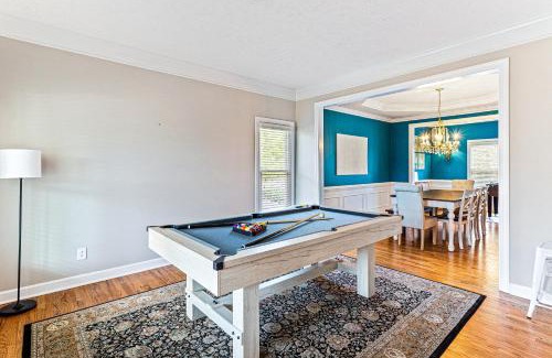 Terry Sanford Casa | Amazing Home w/Huge Pool, Game Tables, Movie room, and More!
