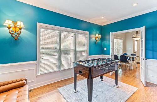 Terry Sanford Casa | Amazing Home w/Huge Pool, Game Tables, Movie room, and More!