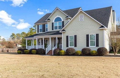 Terry Sanford Casa | Amazing Home w/Huge Pool, Game Tables, Movie room, and More!