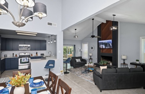 North San Antonio - SAT Casa | Amazing home with Pool, Jacuzzi, Fire Pit, near Airport, Sea World & River Walk