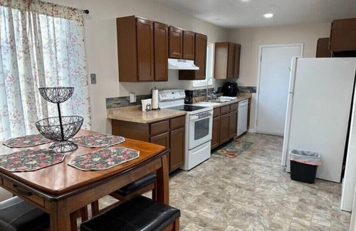 Rose Park Casa | Amazing House, close to the airport.
