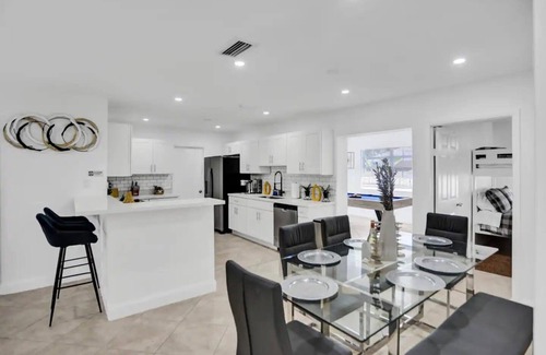 Ives Estates Casa | Amazing House Pool/Grill/Beach 15 min