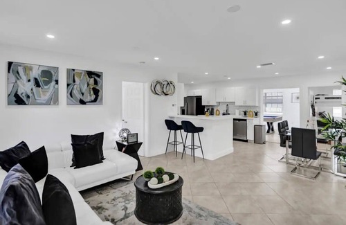 Ives Estates Casa | Amazing House Pool/Grill/Beach 15 min