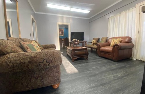 Willmar Casa | Amazing & HUGE 3-Bedroom Home In Willmar MN- BEST PRICE
