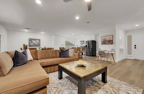 Covey Casa | Amazing Kierland Location! Sleeps 8! Large Grassy Yard!