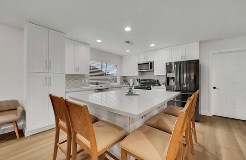 Covey Casa | Amazing Kierland Location! Sleeps 8! Large Grassy Yard!