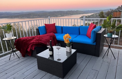 Kelseyville Casa | Amazing Lake View Home w Pool table Ping-Pong BBQ Deck, Watch Sunset