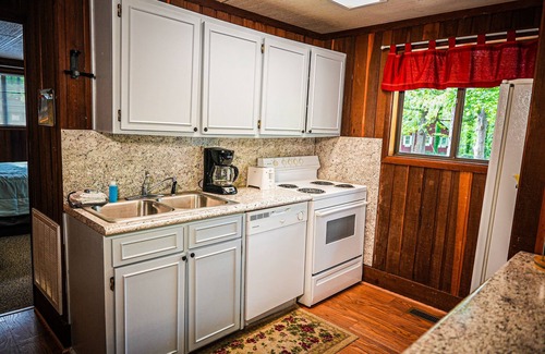 Pine Mountain Chalet De Esquí | Amazing Lake view chalet directly across from our pool