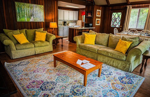 Pine Mountain Chalet De Esquí | Amazing Lake view chalet directly across from our pool