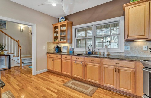 North Shore Casa | Amazing Lake Views and Close to Everything!