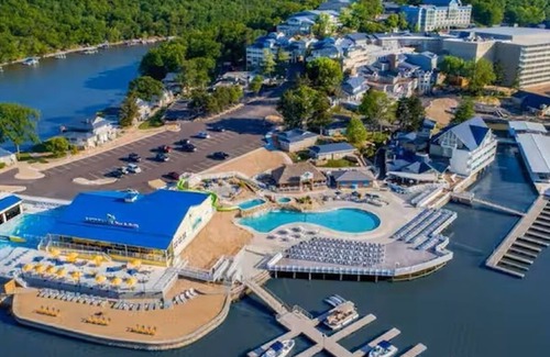 Lake of the Ozarks Condominio | Amazing Lake Views! 2-3 Min from Margaritaville, located in charming Osage Beach