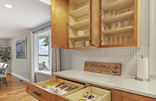 Fox Lake Cabaña | Amazing Lakefront Cottage sleeps 1-9 Mineola Bay Summer & Winter Fun