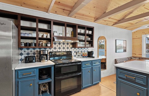 Gober Casa | Amazing Lakefront Fun, Game Night, Views on Deck
