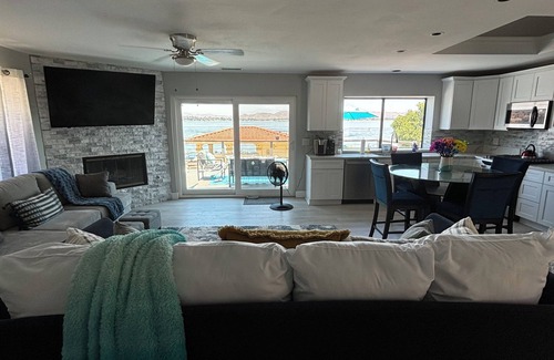 Lakeland Village Casa | Amazing, Lakeside Pickleball Retreat with 2 courts swim spa & outdoor kitchen