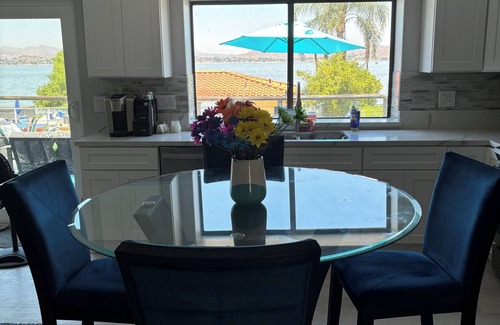 Lakeland Village Casa | Amazing, Lakeside Pickleball Retreat with 2 courts swim spa & outdoor kitchen