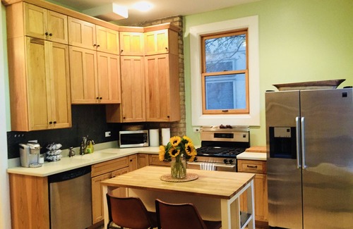 Sheffield Neighbors Casa | Increíble Lincoln Park Rowhouse - ¡Perfecto para grupos, reuniones y juegos de cachorros!