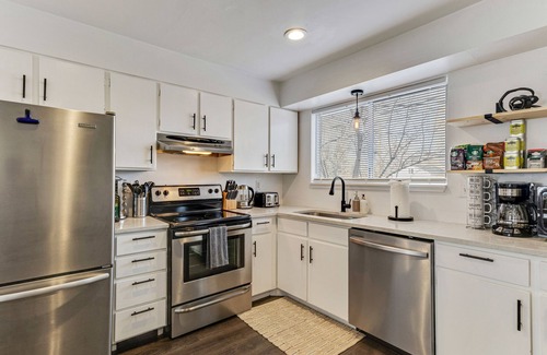 South Salt Lake Casa | Amazing Location! Cozy, charming, 4 Bedroom home in SLC, Near Major Ski Resorts