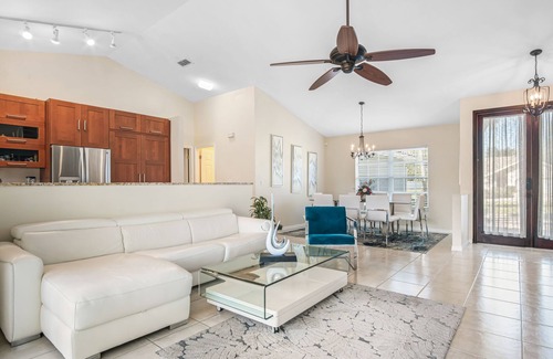 Palm River Estates Casa | /\ Amazing Location/\ 10 mins away from beach and Mercato/ New Diamond in Naples