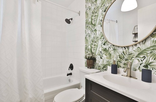 Cote-Saint-Paul Condominio | Amazing Location and large space - 4 Bdrs MTL - Modern look perfect for families