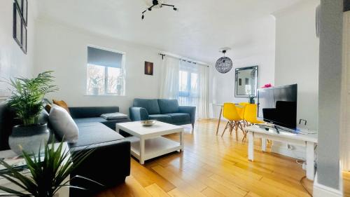 Tower Hamlets Apartamento | Amazing Location - City of London- 2 Bedroom Stunning Canal View House With Private Garden,Parking & Balcony