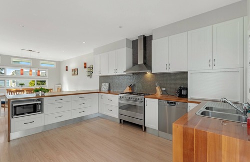Vincentia Casa | Amazing location, close to Moona Moona Creek, beach, restaurants, cafes