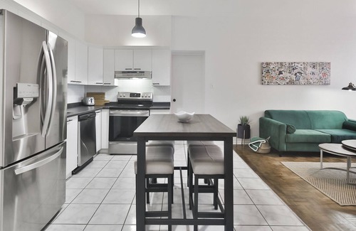 Cote-Saint-Paul Casa | Amazing Location - Giant Patio - 8 bedrooms (4.9* airbnb)