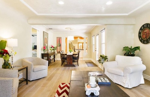 Sherman Oaks Casa | UBICACIÓN, UBICACIÓN! Hermosa, relajante y espaciosa casa en Sherman Oaks Village