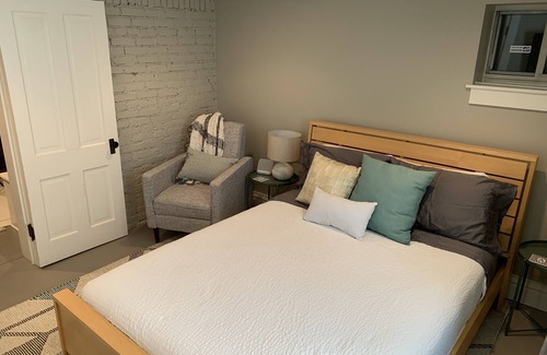 Washington Park West Casa | Amazing Location- walkable to park, coffee & more! Cozy 1 Bd/1 Ba Private Suite