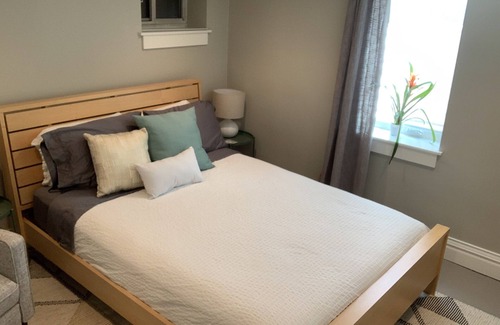 Washington Park West Casa | Amazing Location- walkable to park, coffee & more! Cozy 1 Bd/1 Ba Private Suite