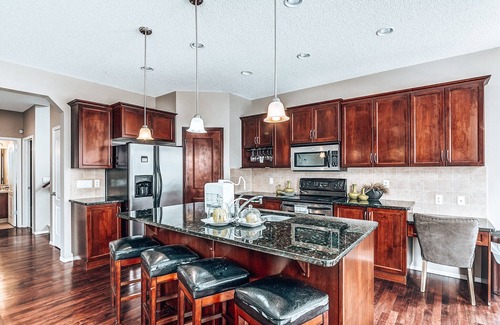 Royal Oak Casa | AMAZING LUXURIOUS HOME IN ROYAL OAK