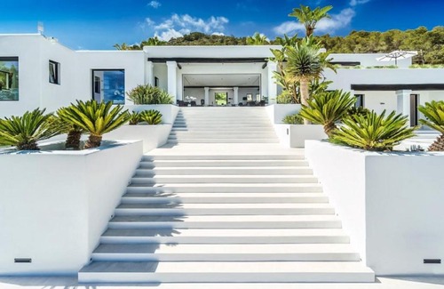 Puig Manya Villa | Amazing luxurious Villa with 6 bedrooms in the hills of Ibiza