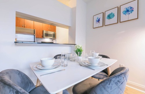Tudor City Apartamento | Amazing Midtown East 1 Bed w/ Gym, Rooftop #6118