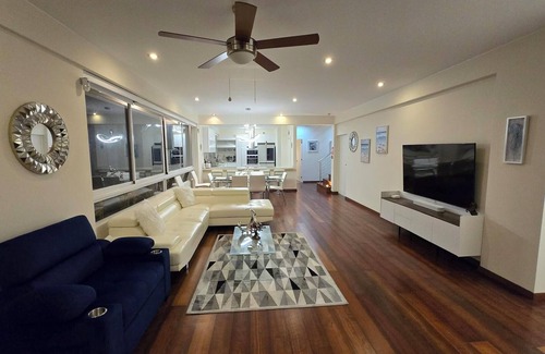 Santa Cruz Condominio | Amazing Miraflores Penthouse! Private Rooftop Hot Tub and Gameroom with WiFi, AC