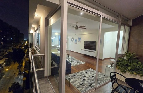 Santa Cruz Condominio | Amazing Miraflores Penthouse! Private Rooftop Hot Tub and Gameroom with WiFi, AC