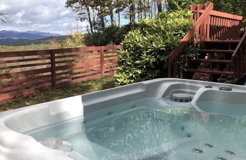 Pisgah Forest Casa | Amazing Mountain Views! Dog friendly, minutes to Pisgah Forest!