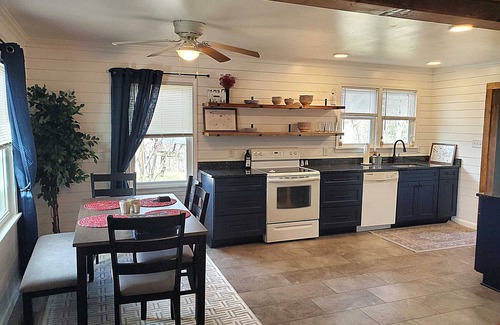 Pisgah Forest Casa | Amazing Mountain Views - Close to Pisgah, Dupont, & Downtown