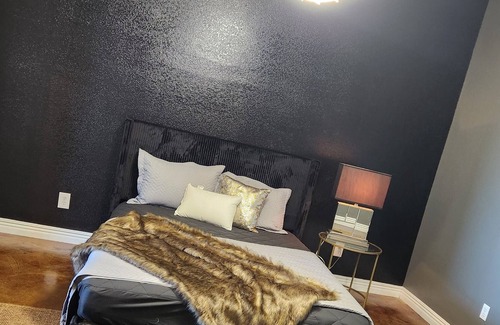 Royal Casa | Amazing Mountain view home sleeps 18 ,Separate Mother in law quarters