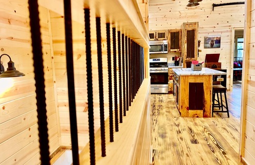 Murphy Cabina | **Amazing Mountain Views at the 2-Story Highland Hideaway**